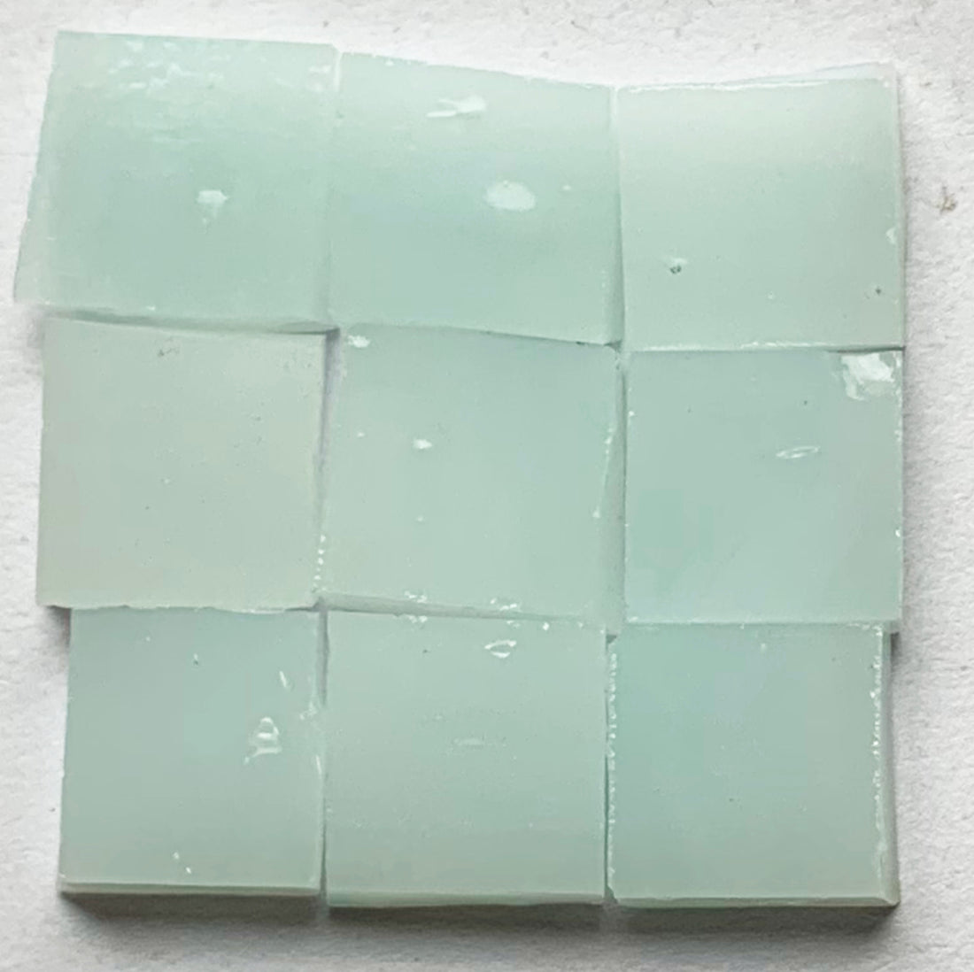 Pormenor de Tiffany Glacier Azul-gelo com nove pastilhas de vidro