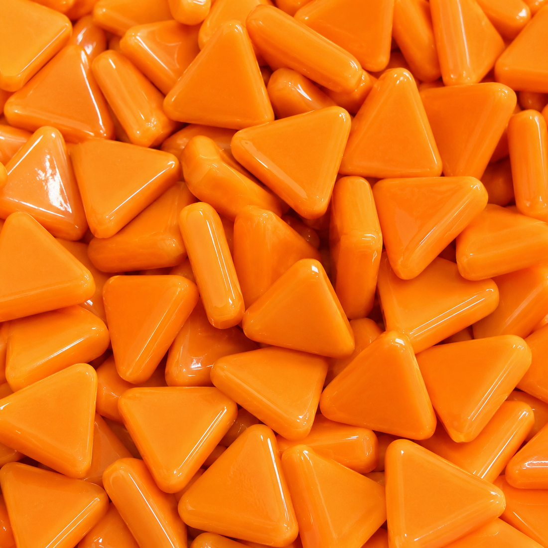 Mini mosaico de vidrio triangular naranja opaco