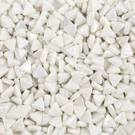 Mini mosaïque en verre triangle blanc opale irisé