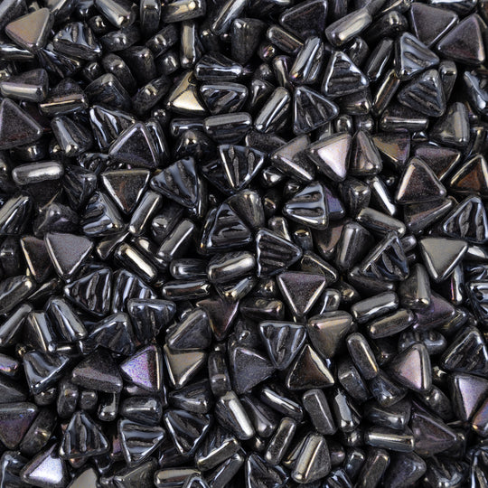 Mini mosaïque en verre triangle noir opale irisé