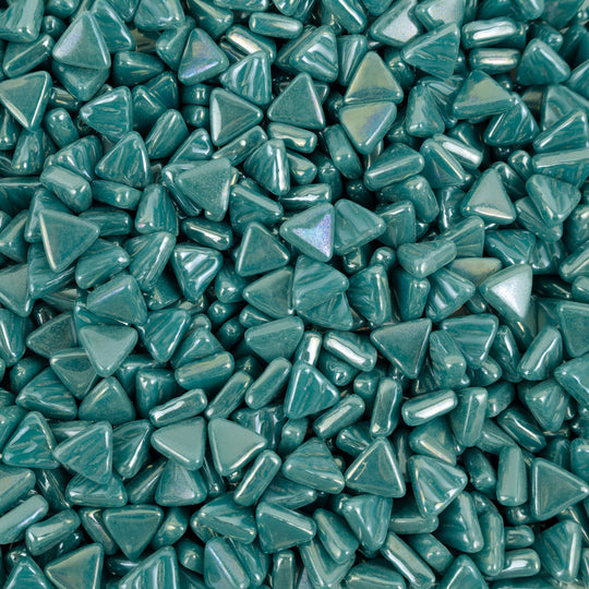 Mini mosaïque en verre triangle  cyan foncé irisé