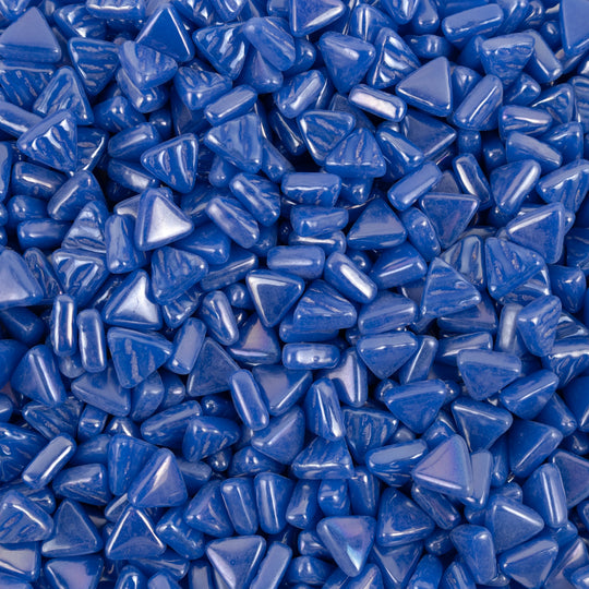 Mini mosaïque en verre triangle  bleu brillant irisé