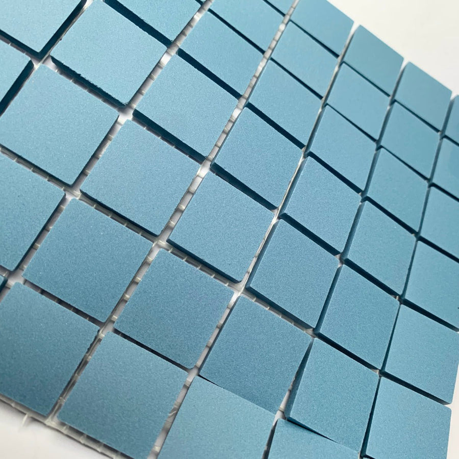Winckelmans Bleu Foncé – teselas de mosaico mates de 20x20 mm sobre malla