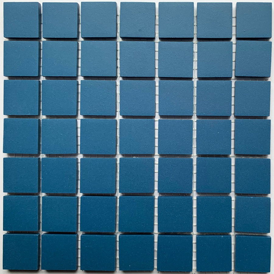 Winckelmans Bleu Nuit – pastilhas de mosaico mates de 20x20 mm sobre rede