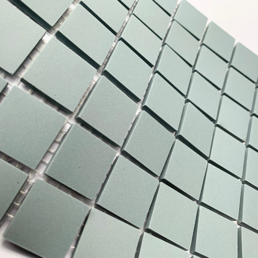 Winckelmans Bleu Pale – pastilhas de mosaico mates de 20x20 mm sobre rede