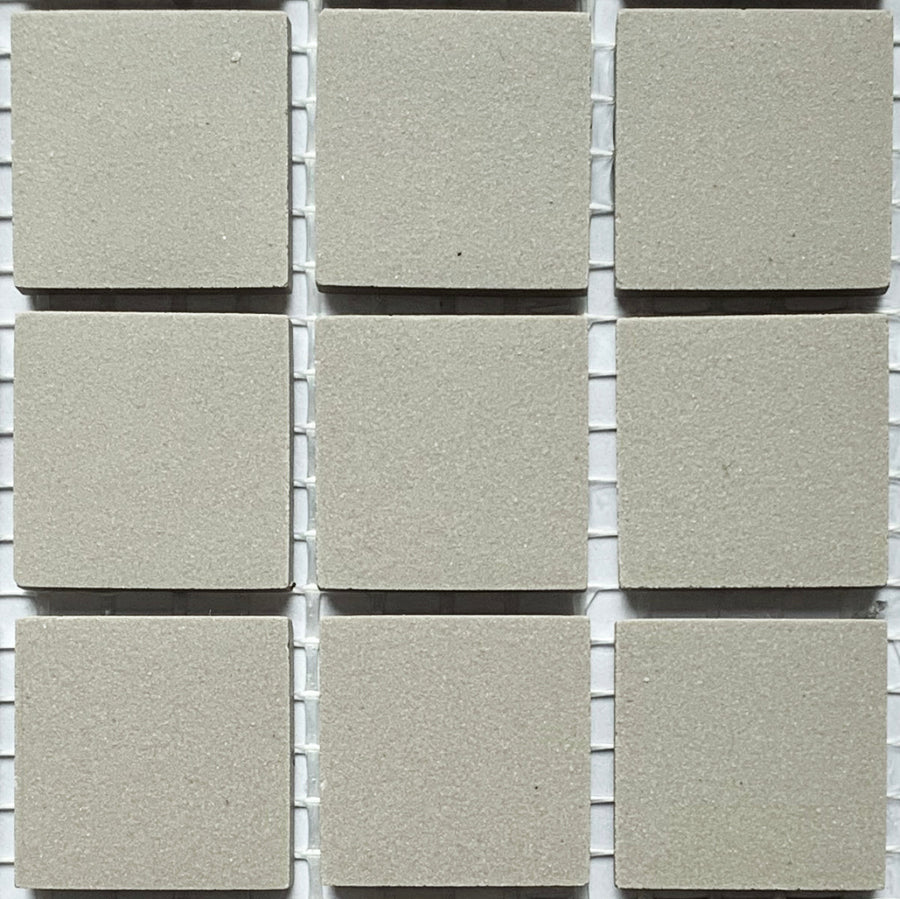 Winckelmans Gris Pale – pastilhas de mosaico mates de 20x20 mm sobre rede