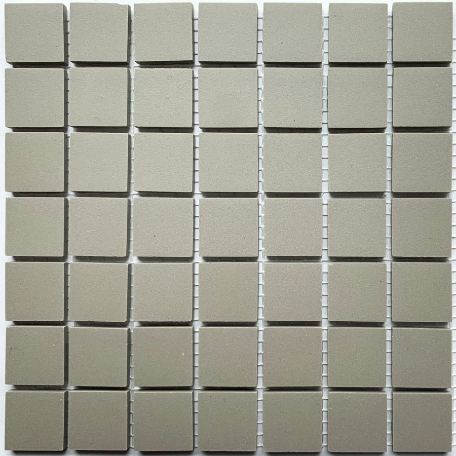 Winckelmans Gris Pale – pastilhas de mosaico mates de 20x20 mm sobre rede